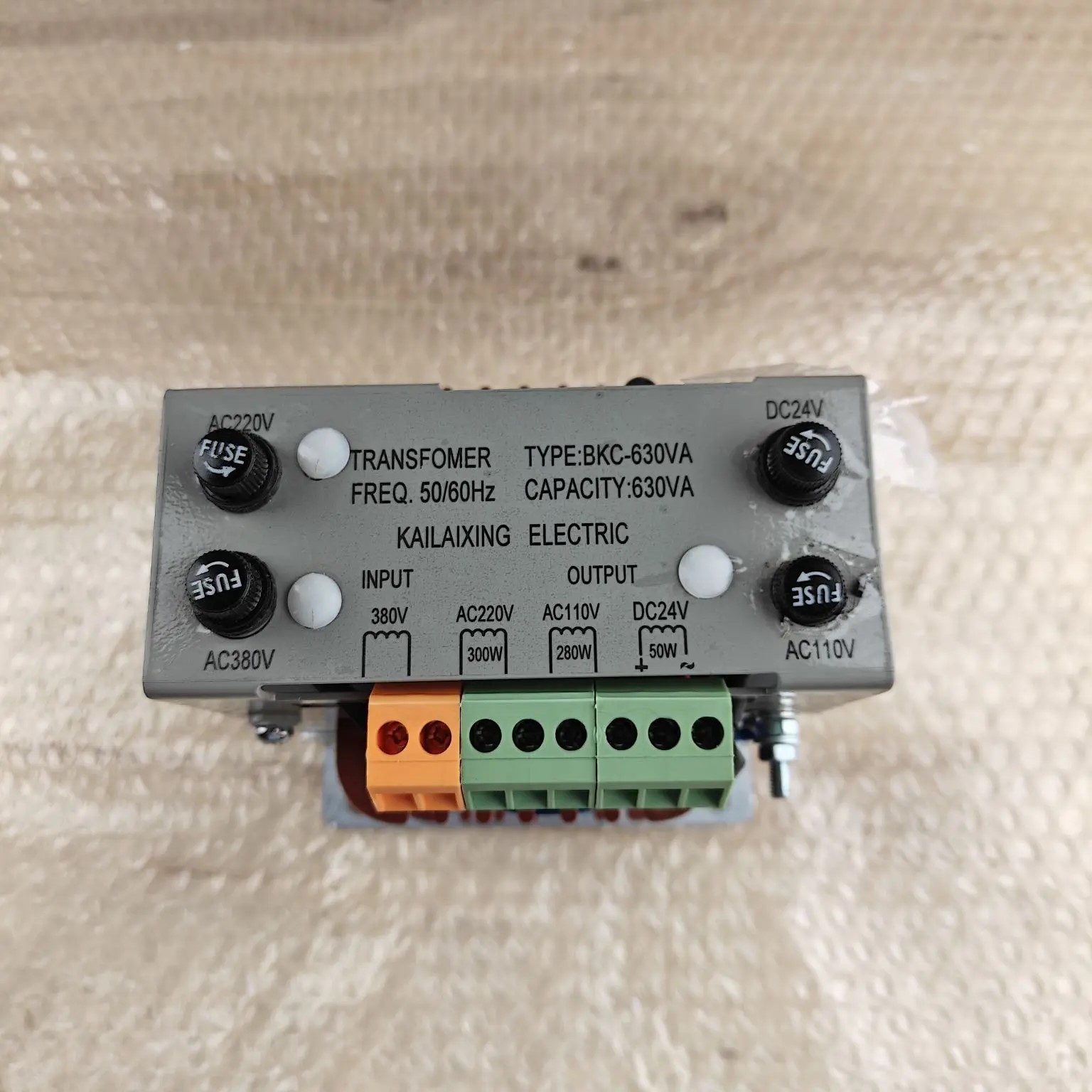 Трансформатор BKC-630VA Вход: 380VAC, Выход: 220VAC(300W) 110VAC(280W) 24VDC (50W)