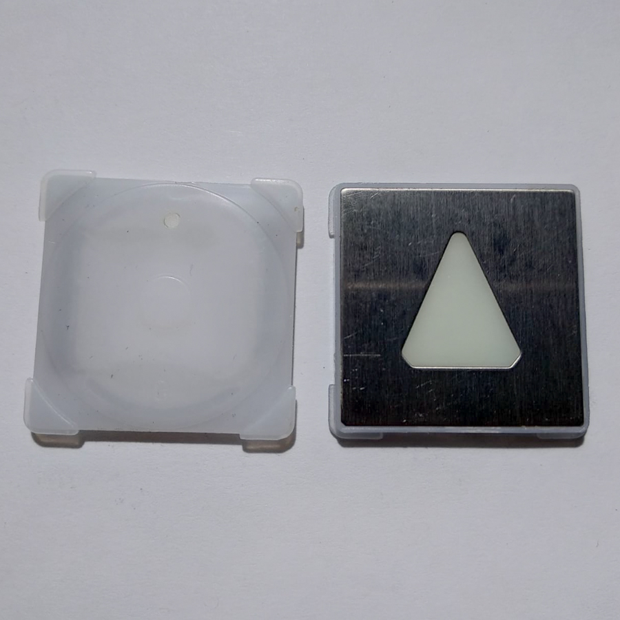 Нажимной элемент кнопки СТРЕЛКА ВВЕРХ, квадратная, шлифованная, KM857811G091, KONE